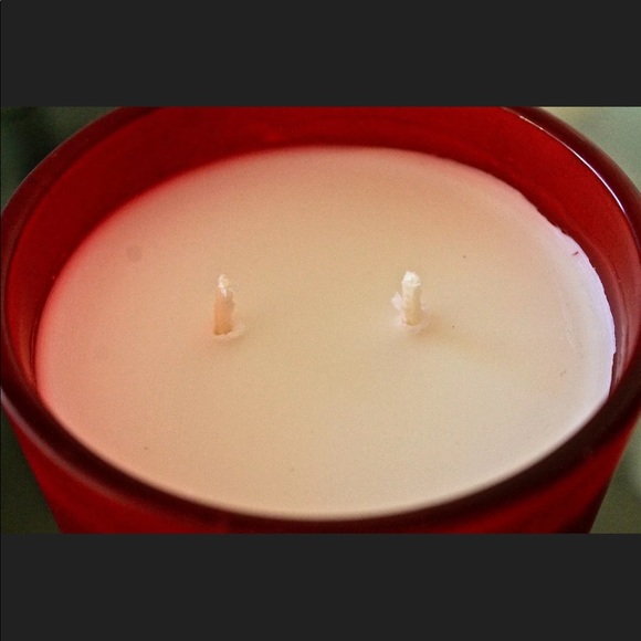 HAVEN STREET CANDLE FESTIVE POINSETTIA SCENTED NEW - Picture 2 of 4